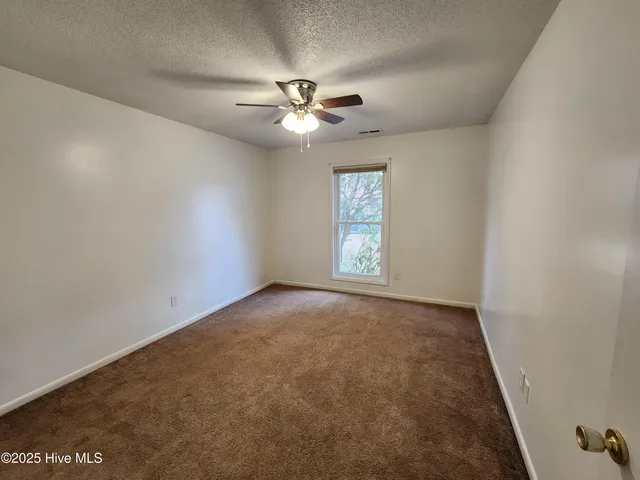 $1,050 | 158 Village Drive, Jacksonville, NC 28546