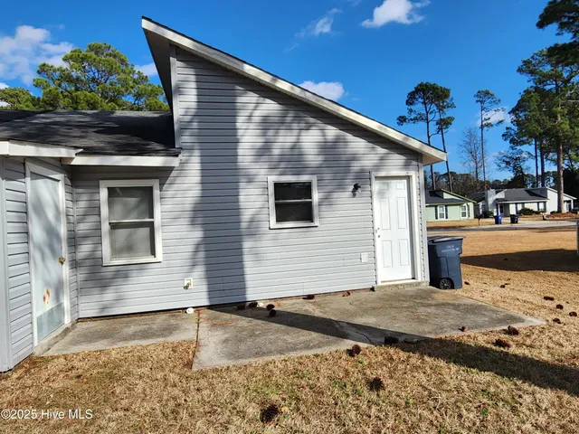 $1,050 | 158 Village Drive, Jacksonville, NC 28546