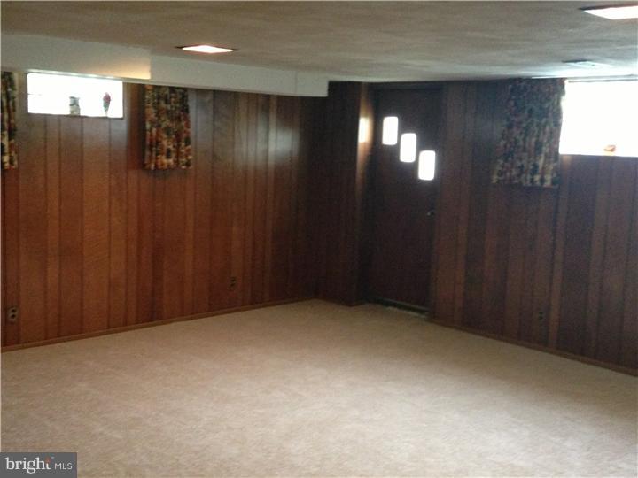 775 Claire Road Philadelphia, PA 19128 - Photo 2 of 6 Family Room