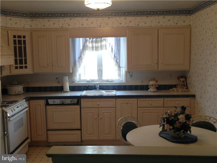 775 Claire Road Philadelphia, PA 19128 - Photo 4 of 6 Kitchen