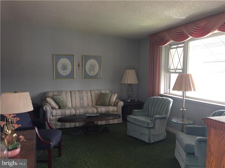 775 Claire Road Philadelphia, PA 19128 - Photo 5 of 6 Living Room