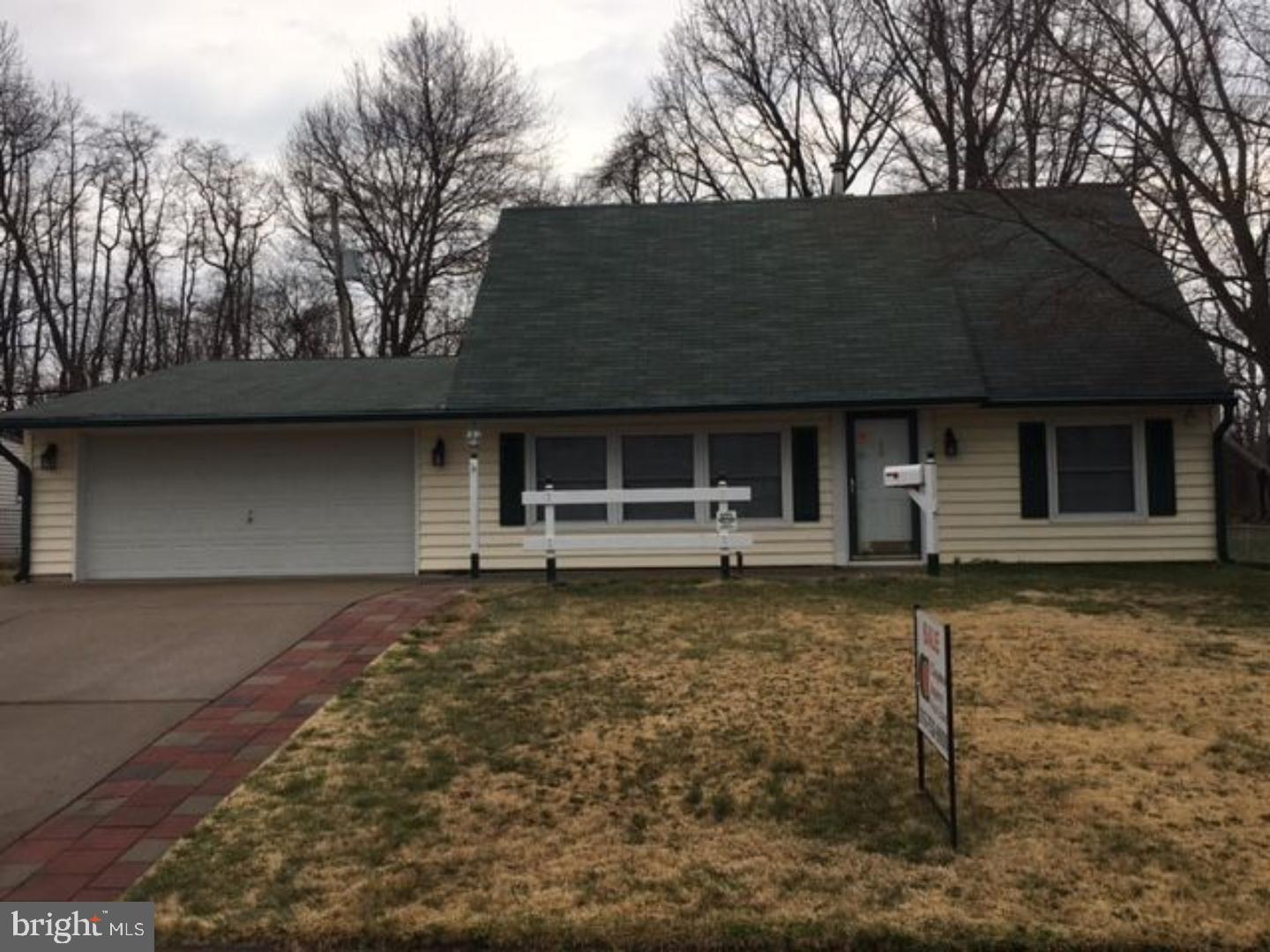 89 Hedge Road Levittown, PA 19056 - Photo 1 of 13 Gallery Image 1