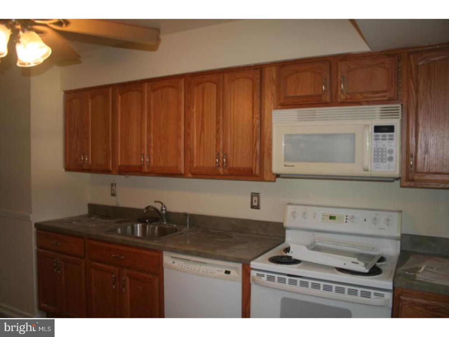 89 Hedge Road Levittown, PA 19056 - Photo 2 of 13 Gallery Image 2