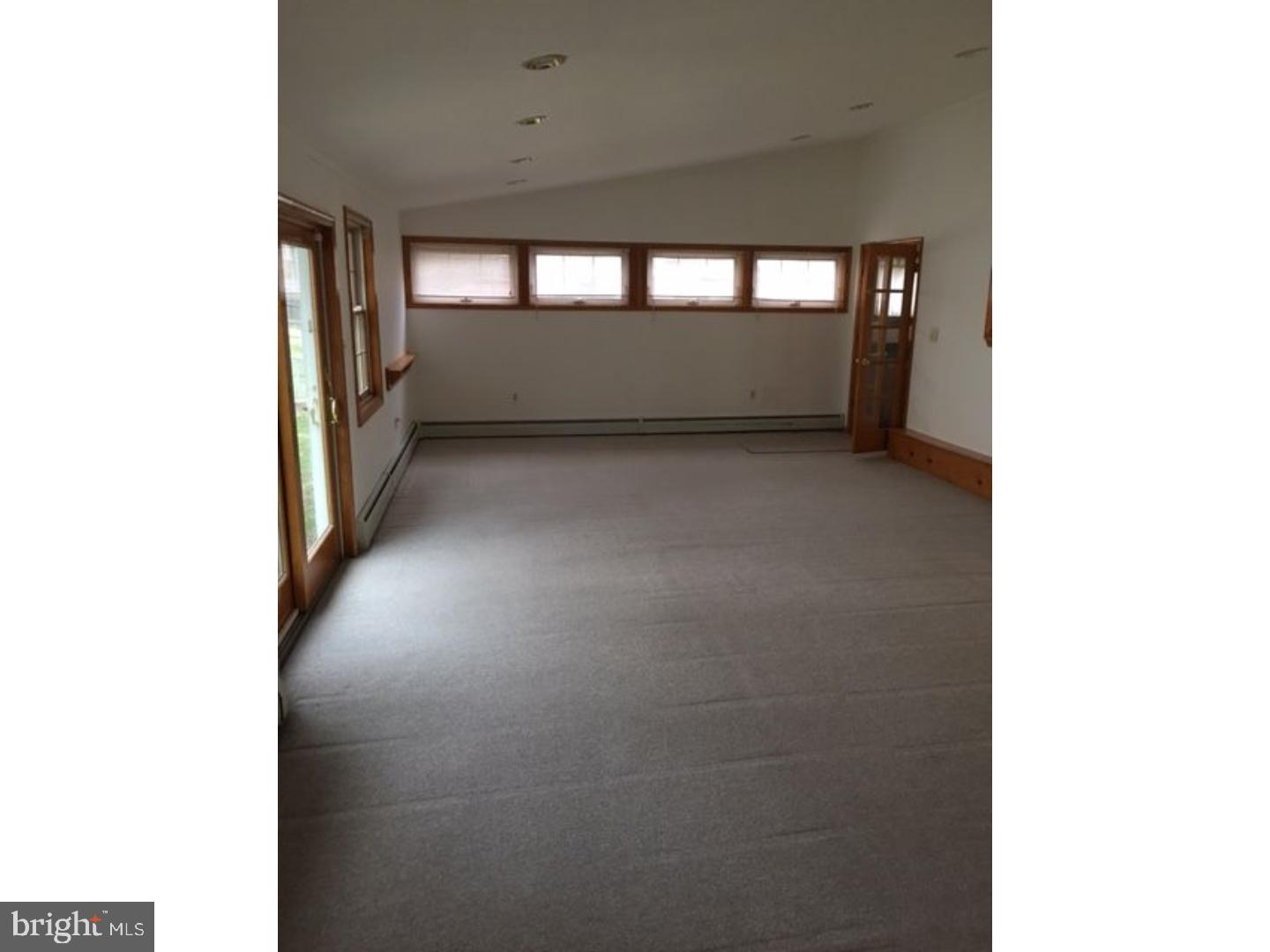 89 Hedge Road Levittown, PA 19056 - Photo 7 of 13 Gallery Image 7