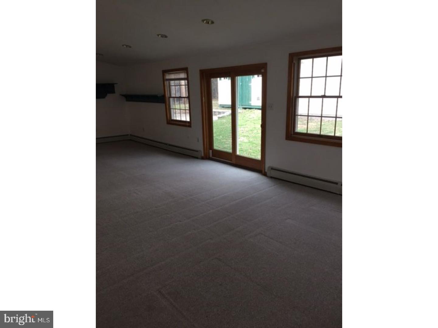 89 Hedge Road Levittown, PA 19056 - Photo 8 of 13 Gallery Image 8