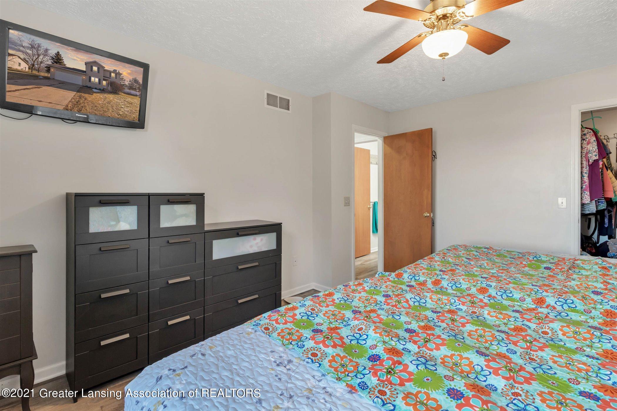 1803 South Canal Road Lansing, MI 48917 - Photo 29 of 44 29-1803 S Canal Rd-WindowStill-Real-Esta