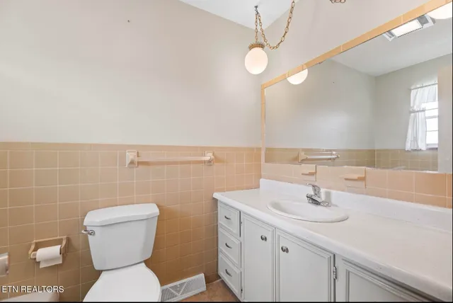 $629,900 | 571 Calhoun Drive, Greenback, TN 37742