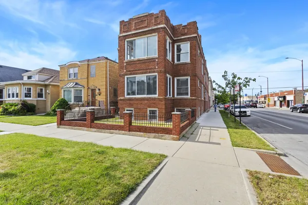 $179,000 | 3938 North Austin Avenue, Unit 2N, Chicago, IL 60634