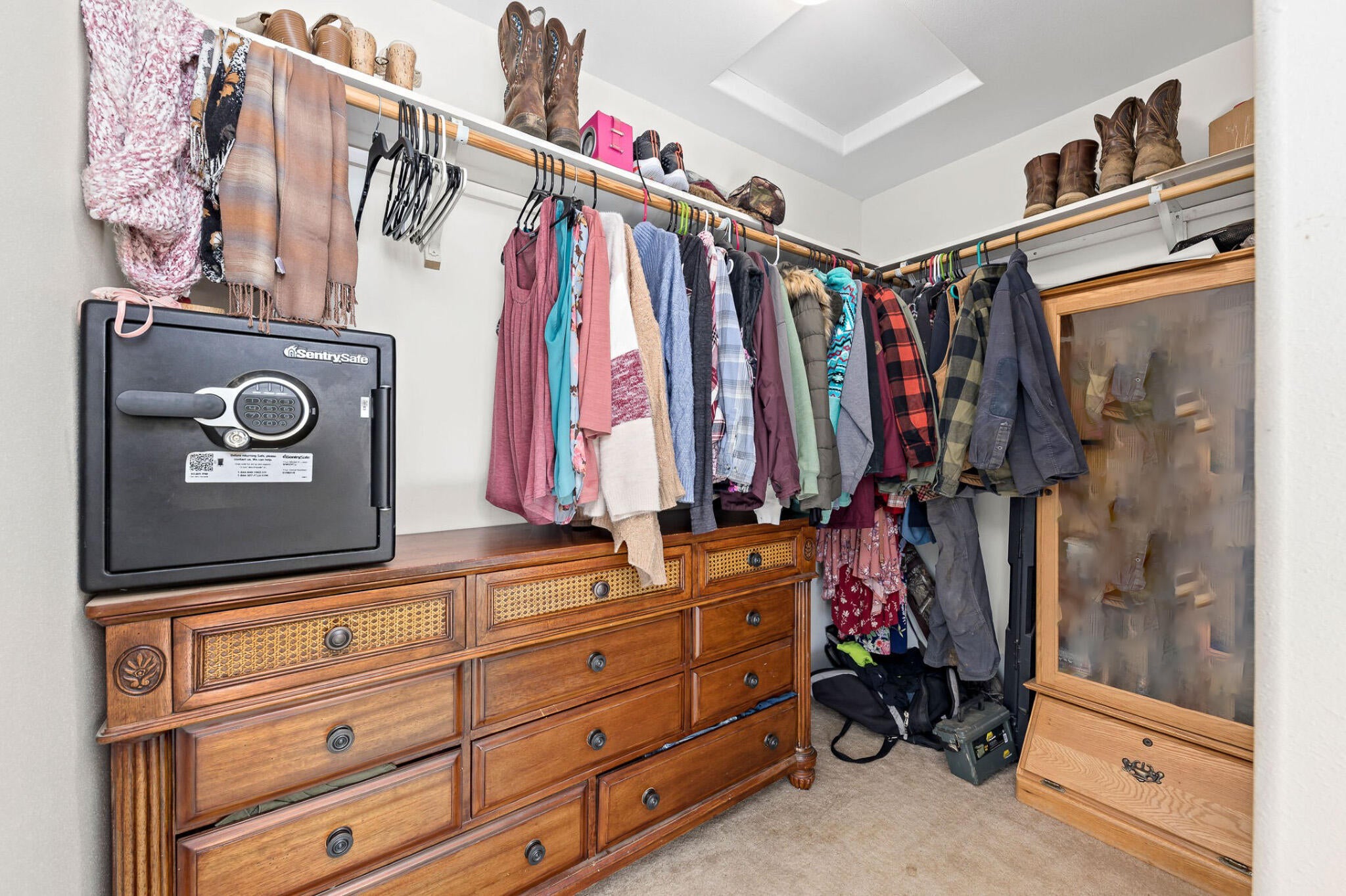 2042 Ranchero Road Glendale, OR 97442 - Photo 15 of 51 large walk in closet
