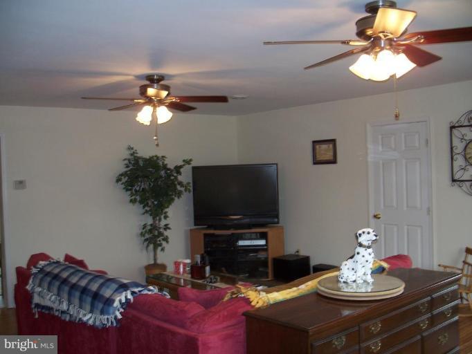 7455 Dyer Road Denton, MD 21629 - Photo 12 of 19 Family Room #3