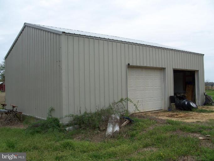 7455 Dyer Road Denton, MD 21629 - Photo 4 of 19 Garage 1