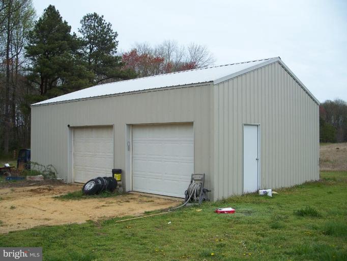 7455 Dyer Road Denton, MD 21629 - Photo 5 of 19 Garage 2