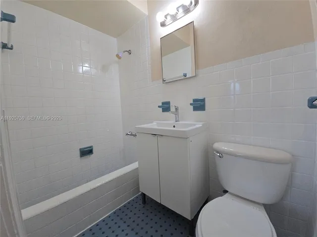 $1,400 | 1942 Monroe Street, Unit 4, Hollywood, FL 33020