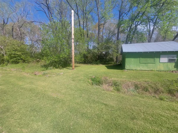 a view of a yard in front of a house