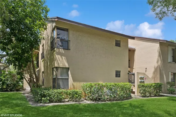 $2,100 | 3901 Cocoplum Circle, Unit 3521, Coconut Creek, FL 33063