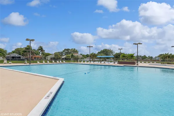 $2,100 | 3901 Cocoplum Circle, Unit 3521, Coconut Creek, FL 33063
