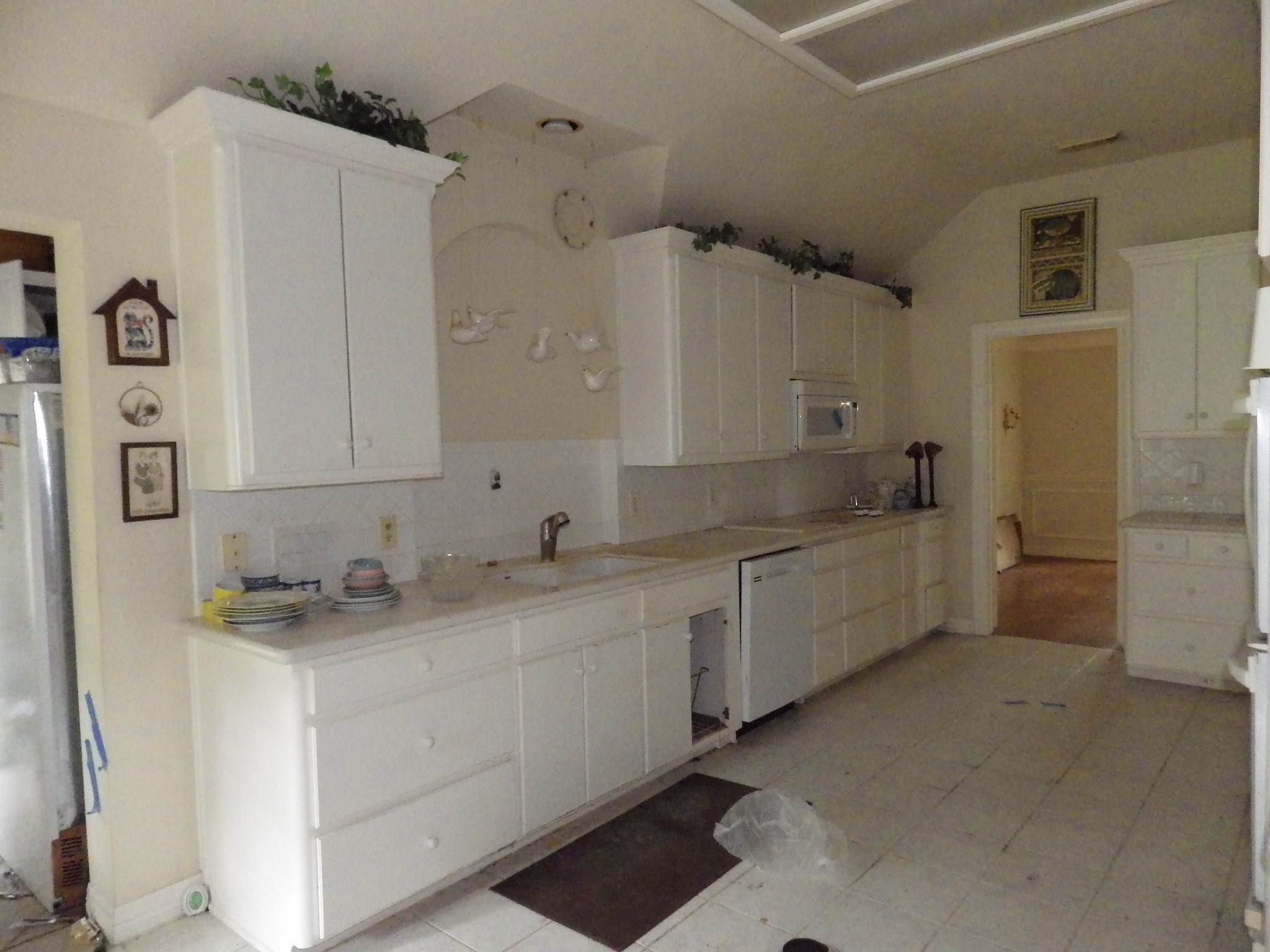 12 Robin Trail Conroe, TX 77304 - Photo 13 of 16 kitchen