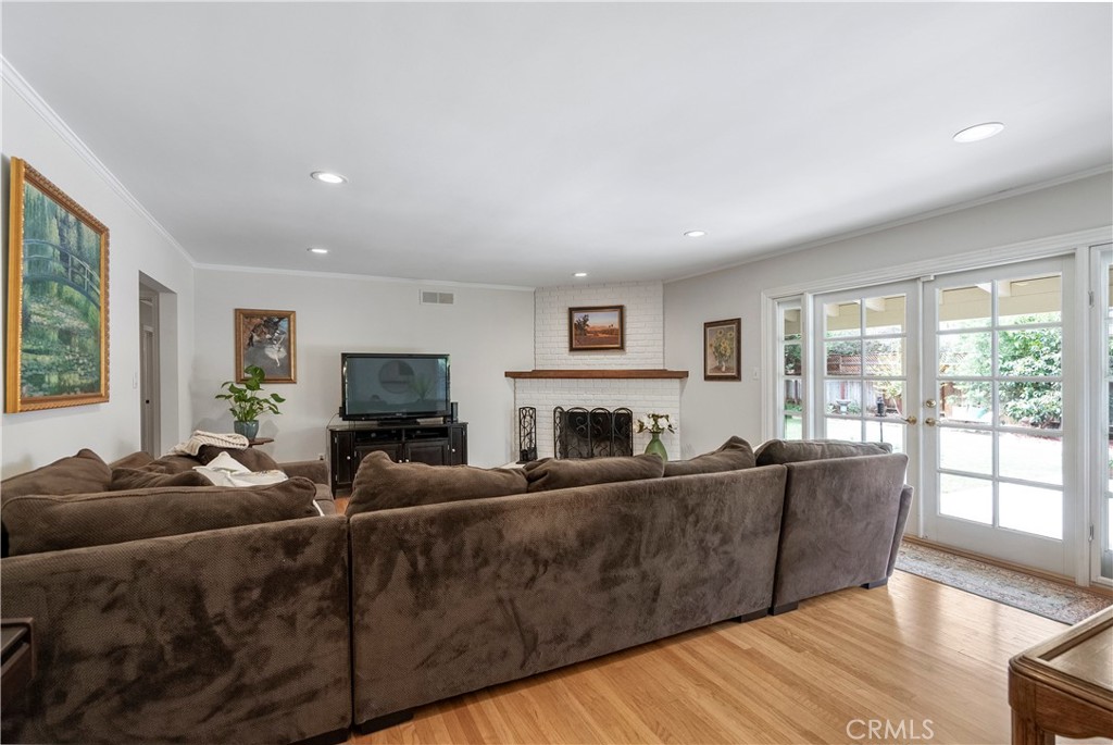 5407 Telefair Way Riverside, CA 92506 - Photo 5 of 35 a living room with furniture and a flat screen tv