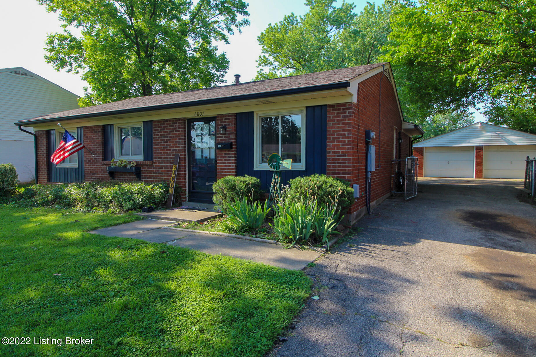 6807 Barfield Road Louisville, KY 40258 - Photo 5 of 32 IMG_1355
