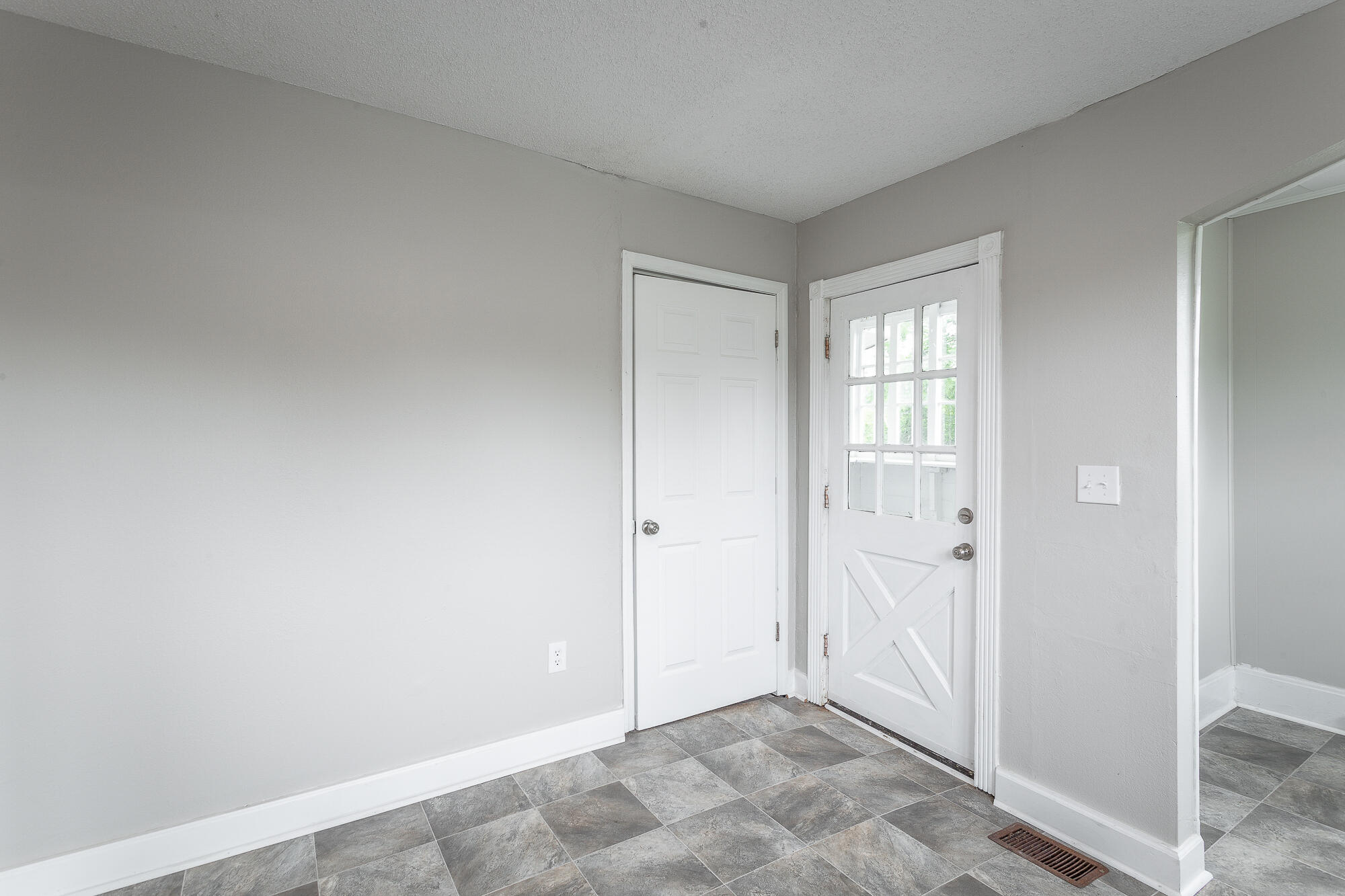 706 Gillespie Road Chattanooga, TN 37411 - Photo 14 of 39 706 Gillespie Road HD-11