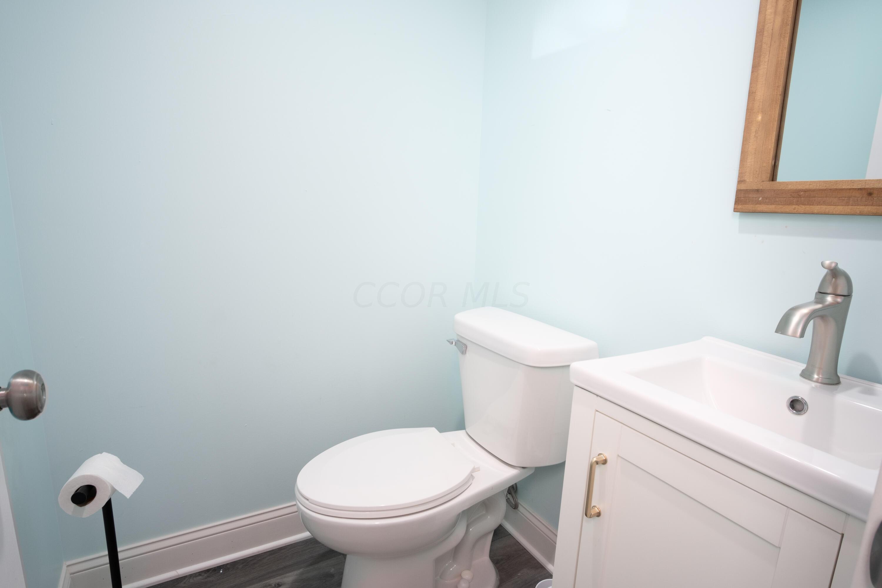 578 East Tulane Road Columbus, OH 43202 - Photo 11 of 27 Half Bath