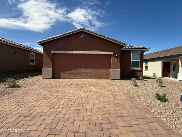 $324,900 | 782 West Calle Manolete, Sahuarita, AZ 85629
