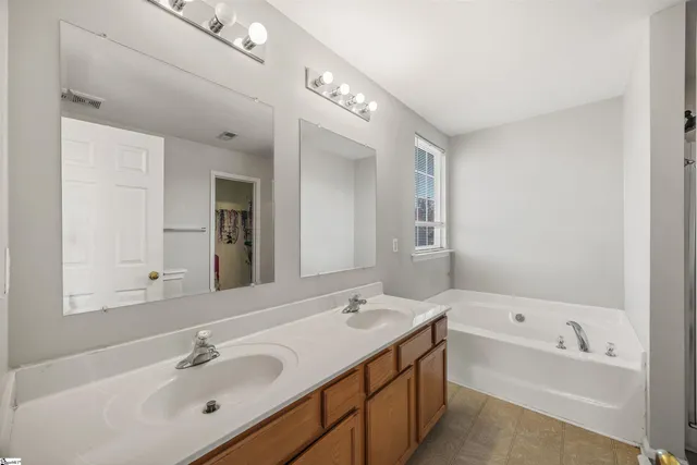 $345,000 | 714 Thistlewood Drive, Duncan, SC 29334