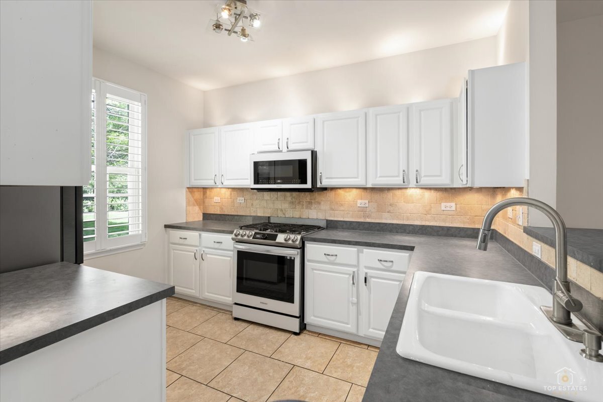 642 West Moreland Avenue Addison, IL 60101 - Photo 13 of 33