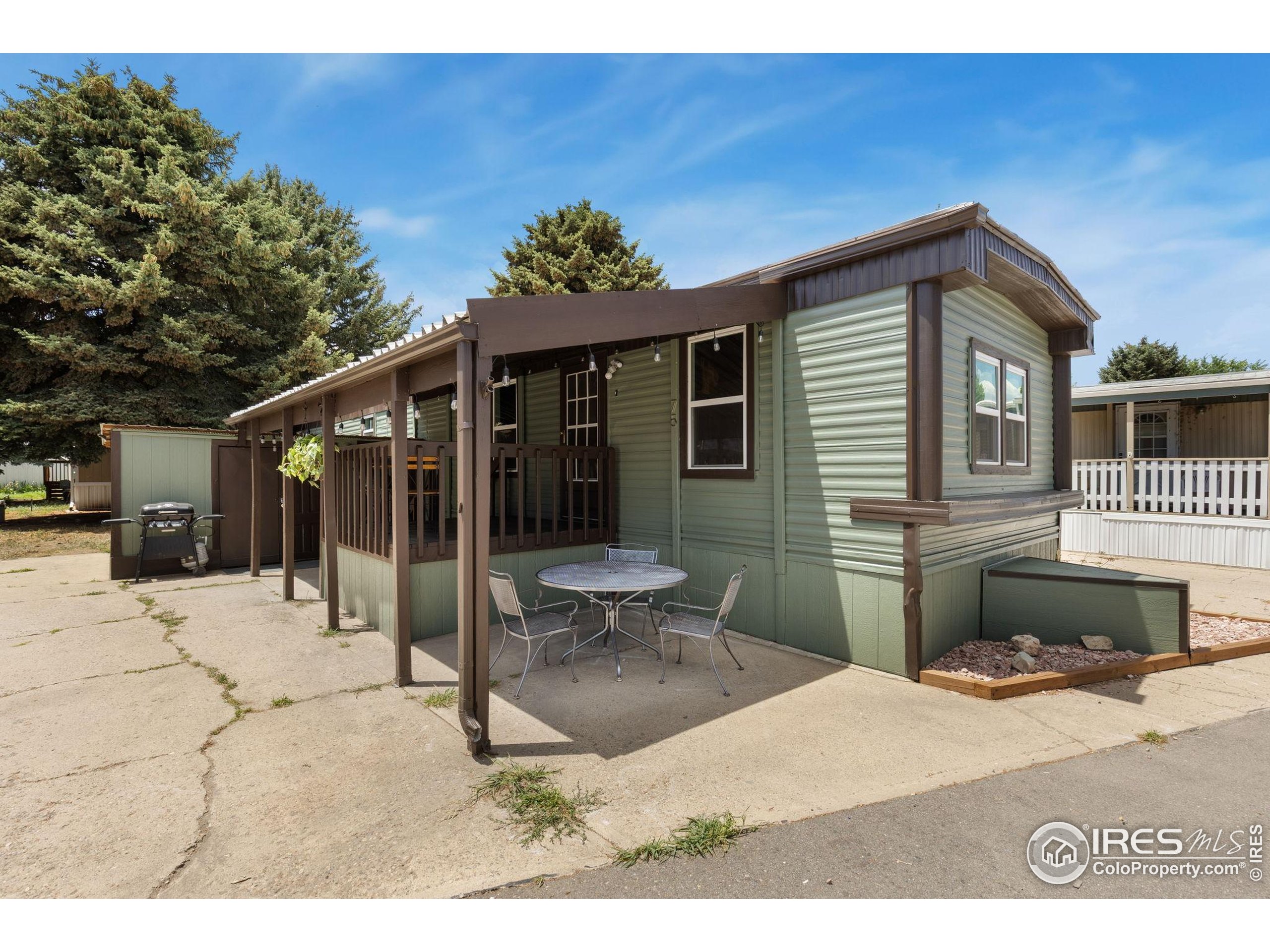 a house view with a outdoor space