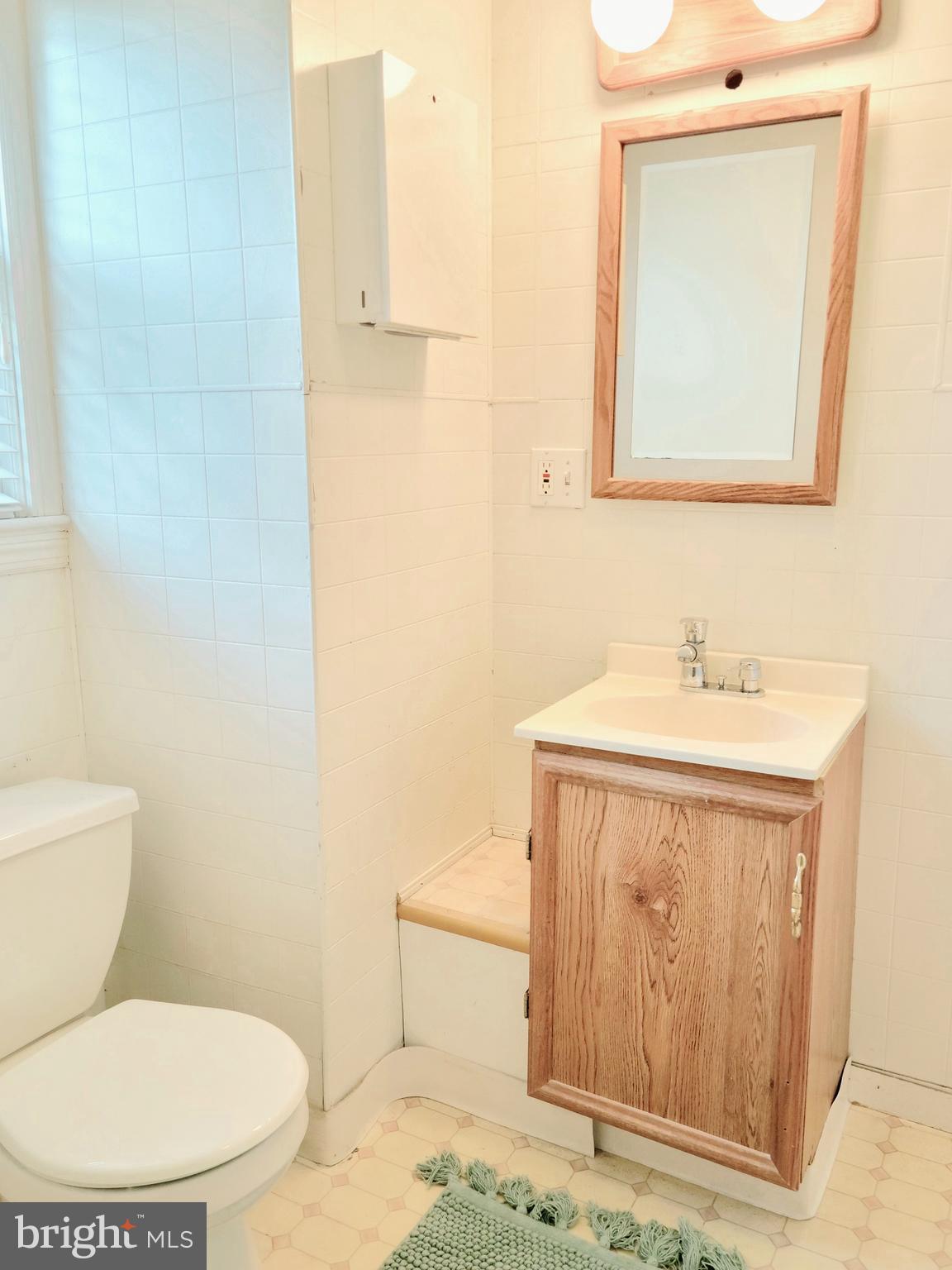 902 Laurel Road Lindenwold, NJ 08021 - Photo 19 of 22 a bathroom with a toilet a sink and mirror