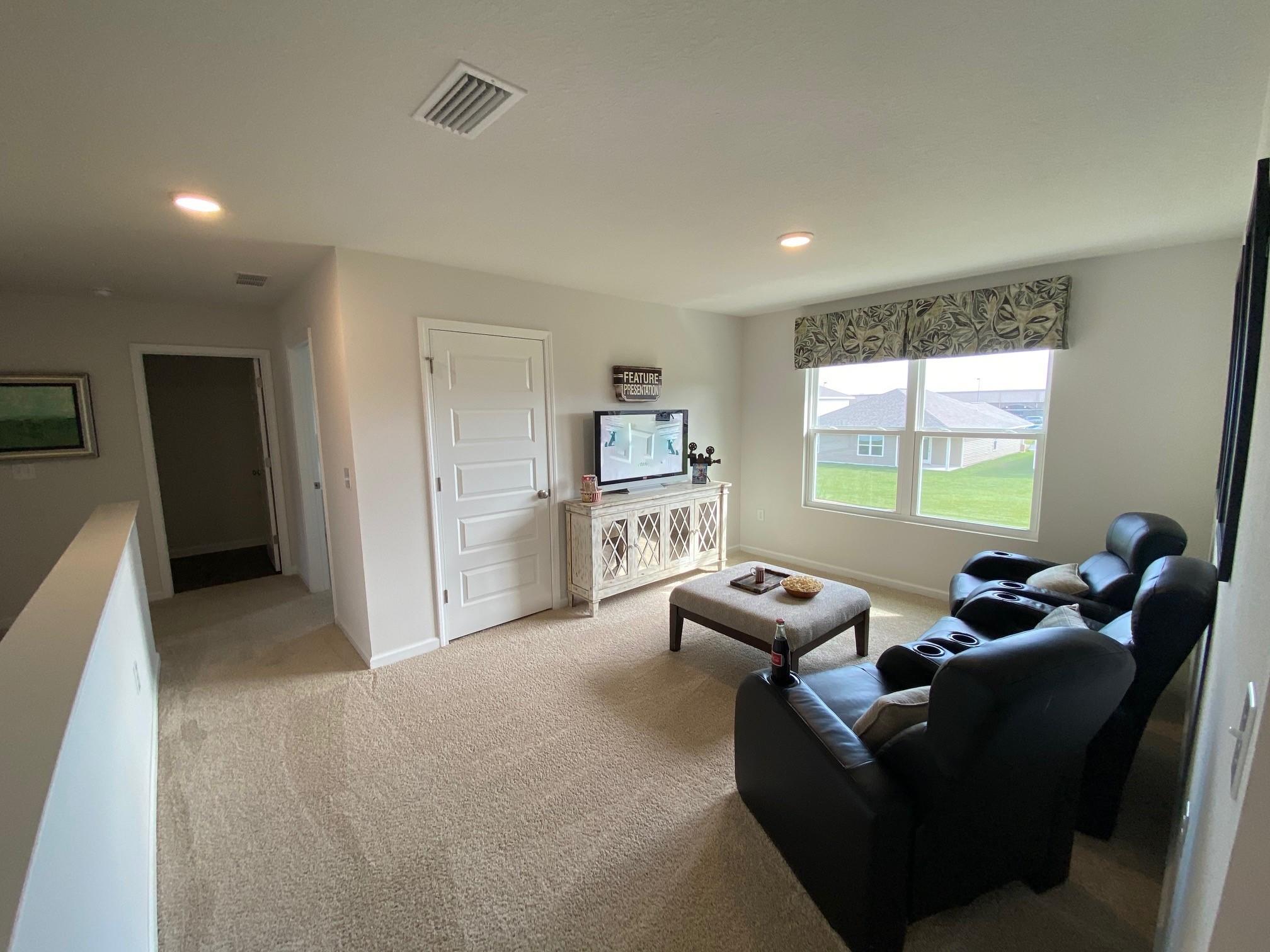 6192 Timberland Ridge Drive Crestview, FL 32539 - Photo 11 of 22 a living room with furniture