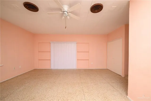 an empty room with a empty space