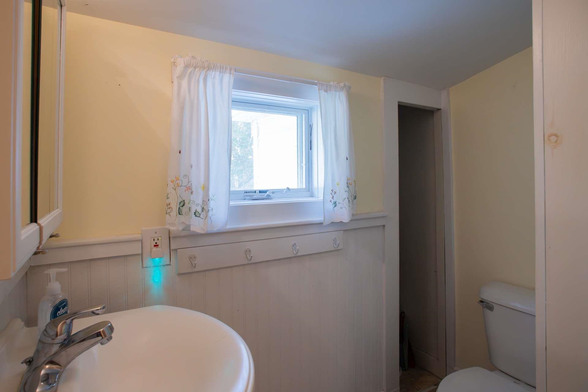 94 Court Street Exeter, NH 03833 - Photo 17 of 36