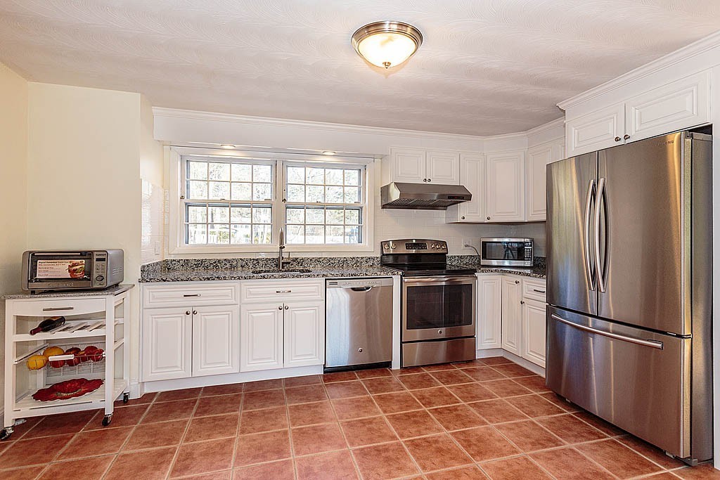 27 Muriel Road Chelmsford, MA 01824 - Photo 2 of 22 Gallery Image 2