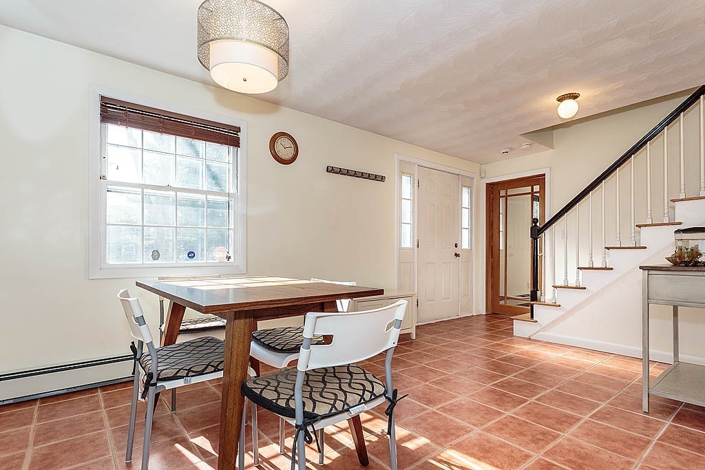 27 Muriel Road Chelmsford, MA 01824 - Photo 4 of 22 Gallery Image 4
