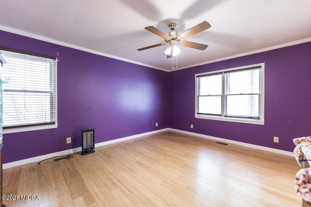 225 Beacon Hill Road Macon, GA 31210 - Photo 22 of 29 a view of a livingroom with a window