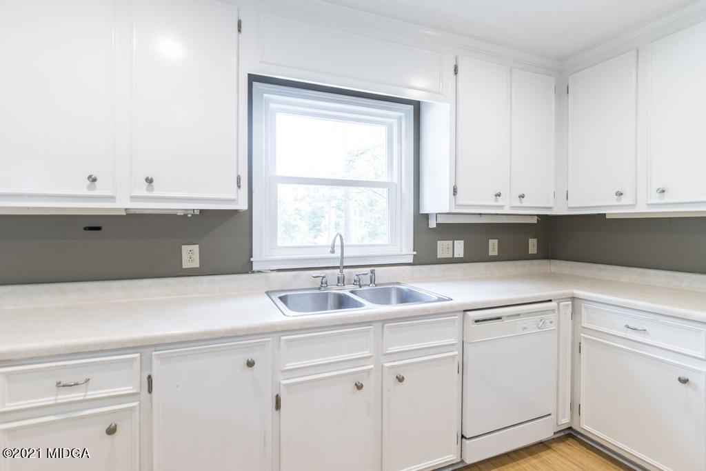 225 Beacon Hill Road Macon, GA 31210 - Photo 10 of 29 a kitchen with white cabinets and a window