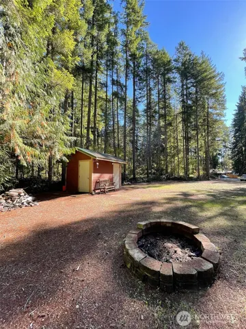 a wooden bench sitting in front of a building