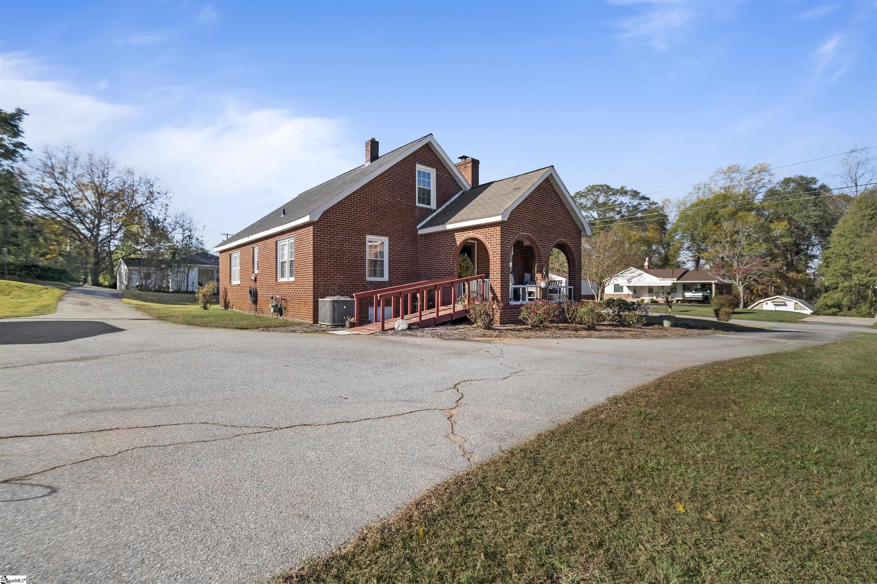 300 Pope Field Road Easley, SC 29642 - Photo 5 of 27 Gallery Image 5