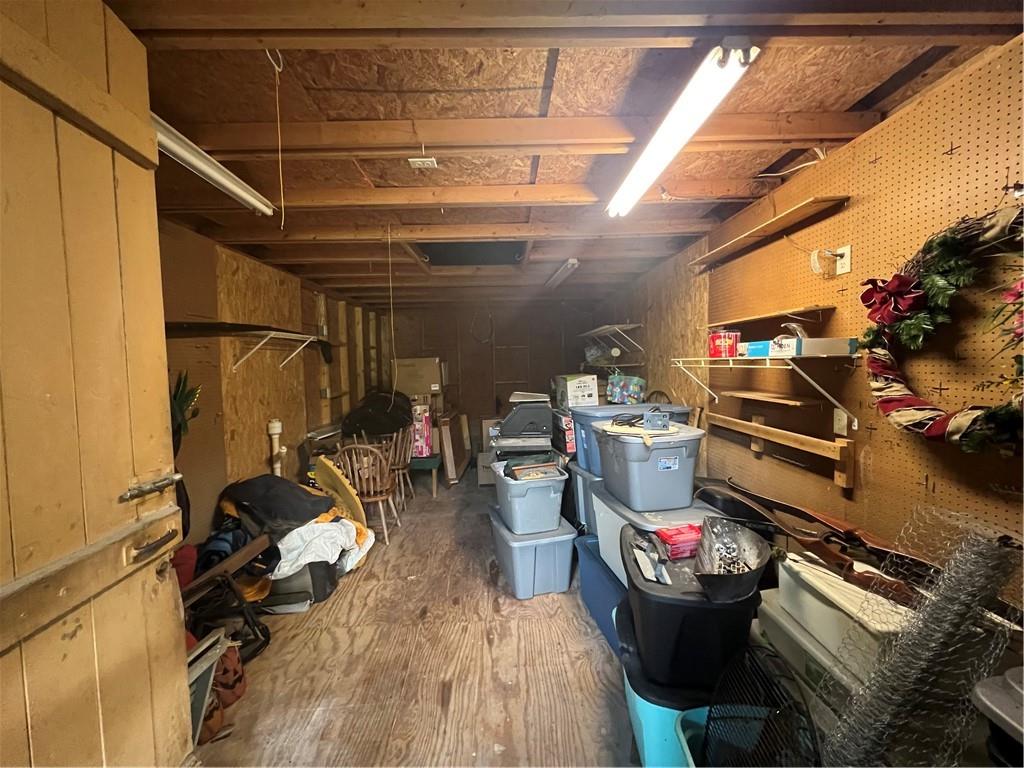 166 Barnetts Bridge Road Jackson, GA 30233 - Photo 25 of 29 a room with furniture