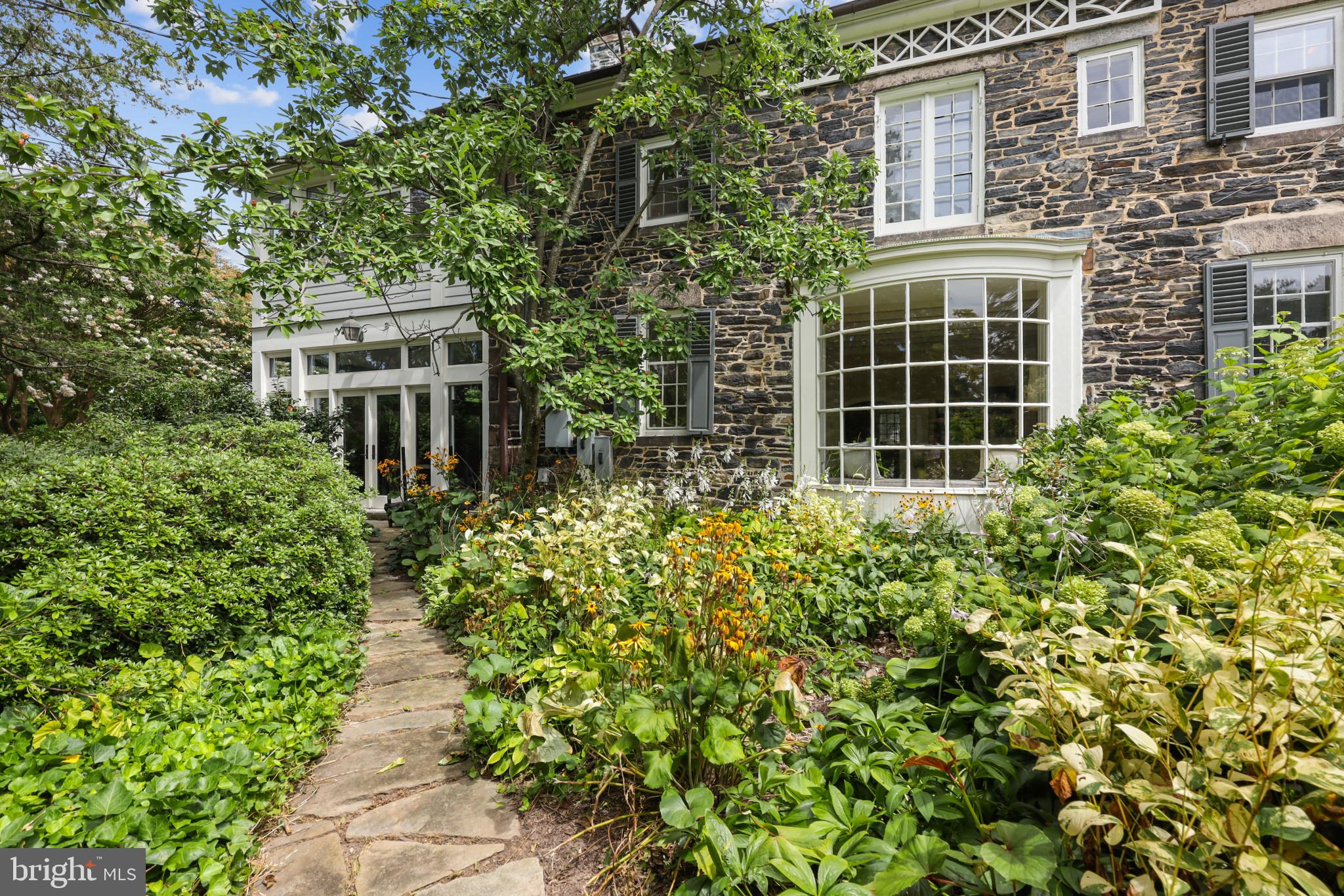 300 Kerneway Baltimore, MD 21212 - Photo 3 of 54