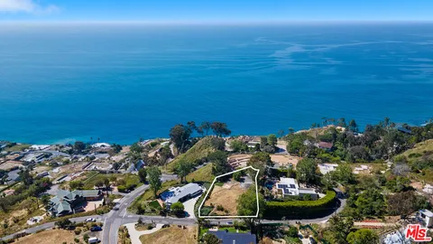 $1,690,000 | 20572 Little Rock Way, Malibu, CA 90265