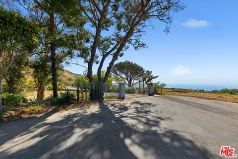 $1,690,000 | 20572 Little Rock Way, Malibu, CA 90265