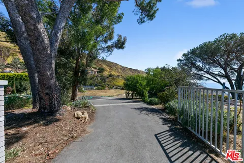 $1,690,000 | 20572 Little Rock Way, Malibu, CA 90265