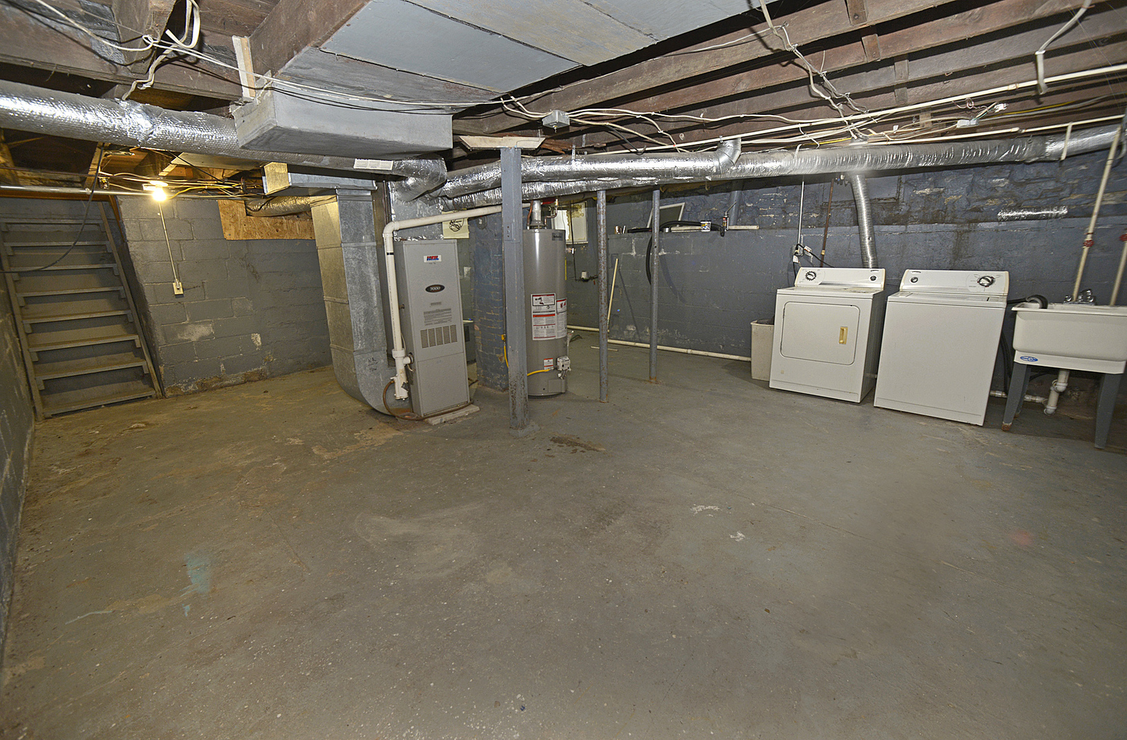 614 2nd Avenue Ottawa, IL 61350 - Photo 10 of 11 a view of a storage room
