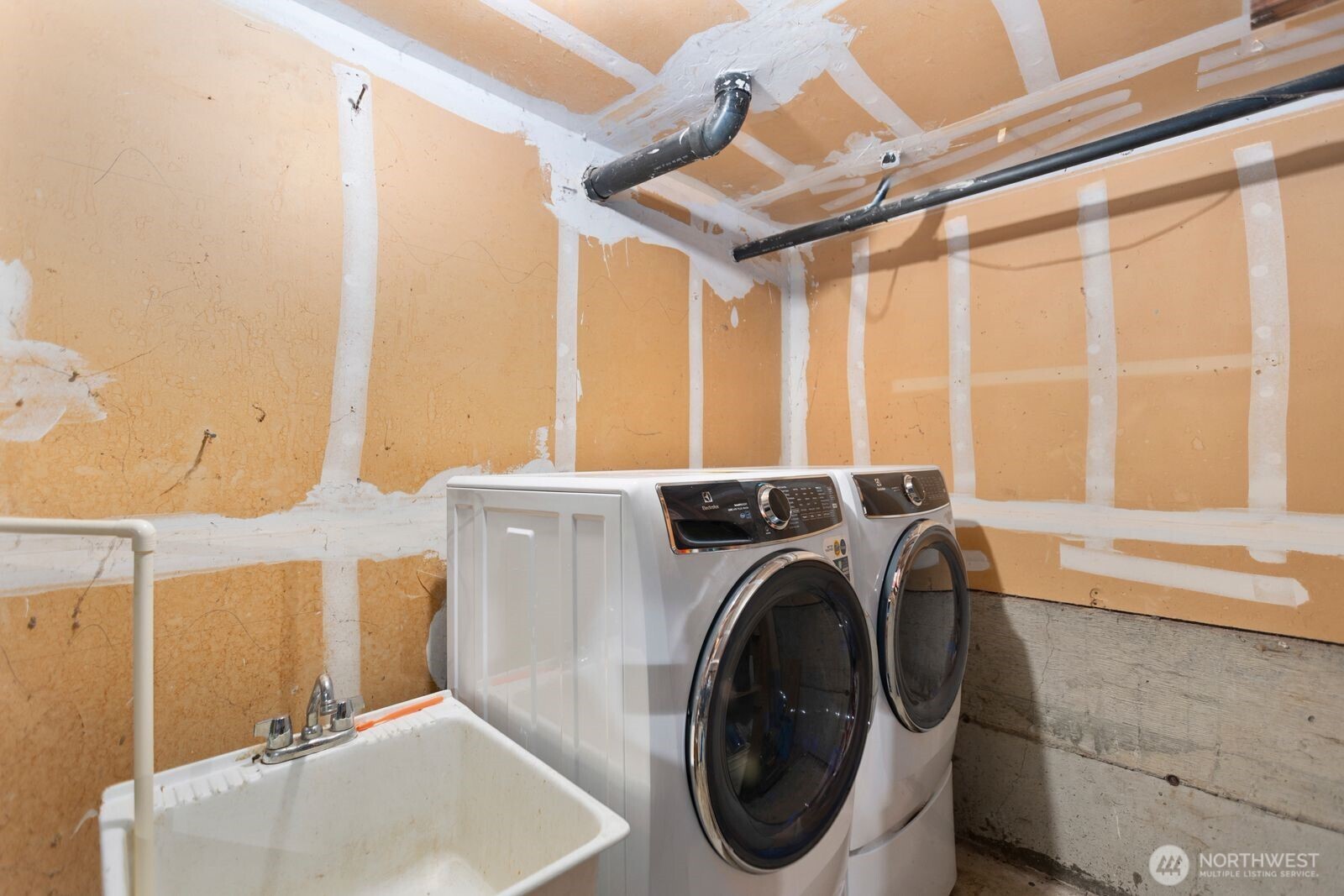 21627 9th Place West Bothell, WA 98021 - Photo 33 of 40 a utility room with dryer and washer