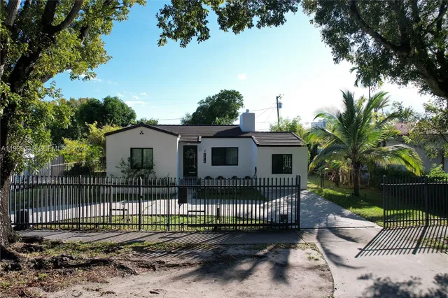 a view of a house with a small yard and plants