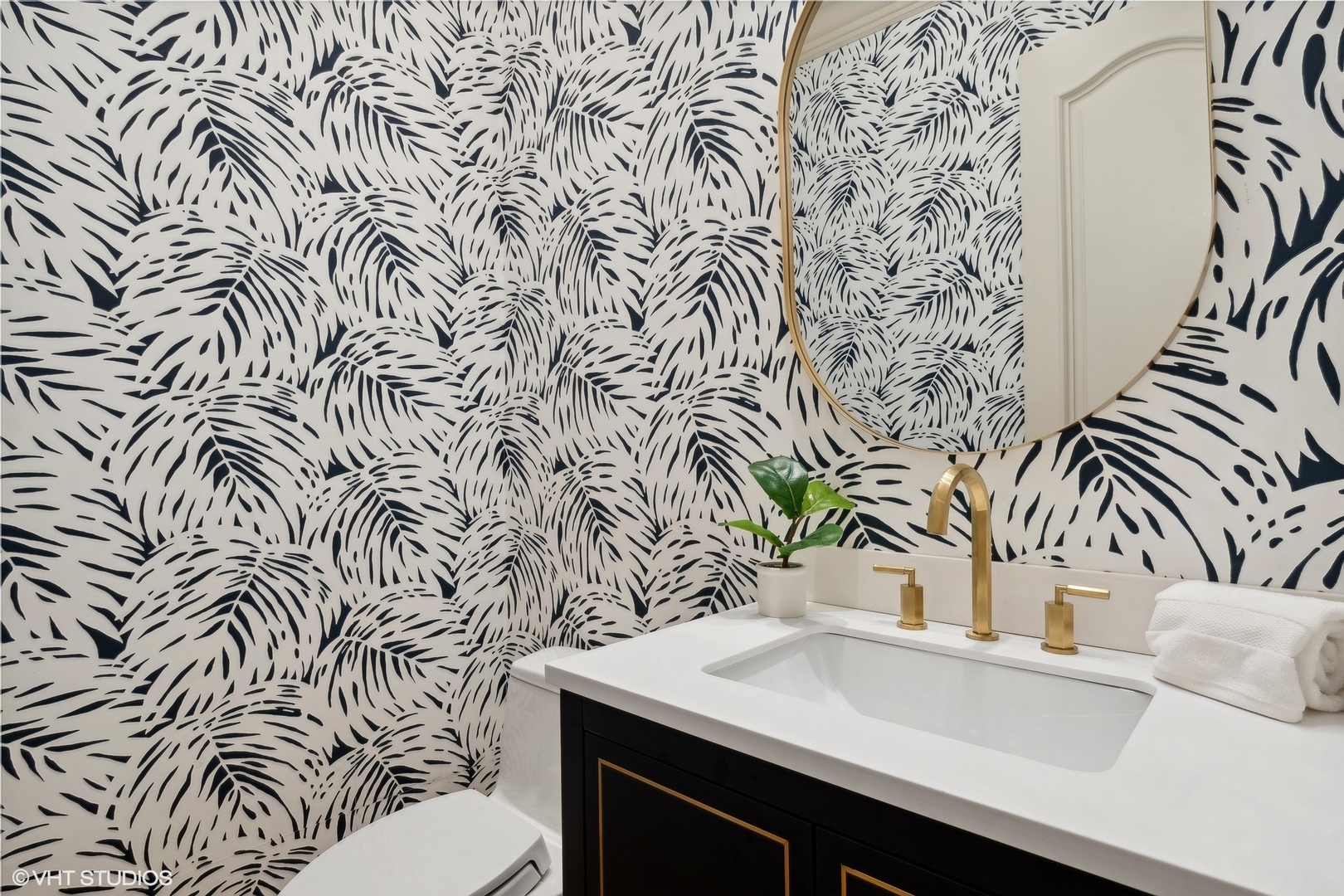 1016 Westmoor Road Winnetka, IL 60093 - Photo 22 of 48 a bathroom with a sink and a mirror