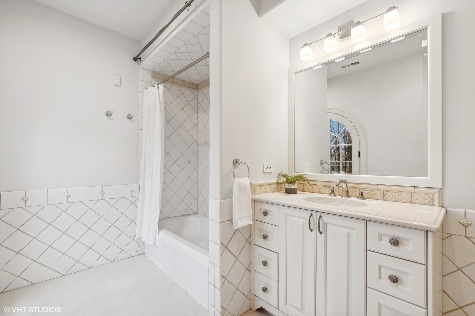 1016 Westmoor Road Winnetka, IL 60093 - Photo 30 of 48 a bathroom with a sink and a mirror
