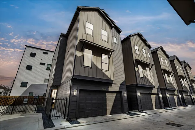 $679,000 | 1614 Ojeman Road, Unit K, Houston, TX 77055